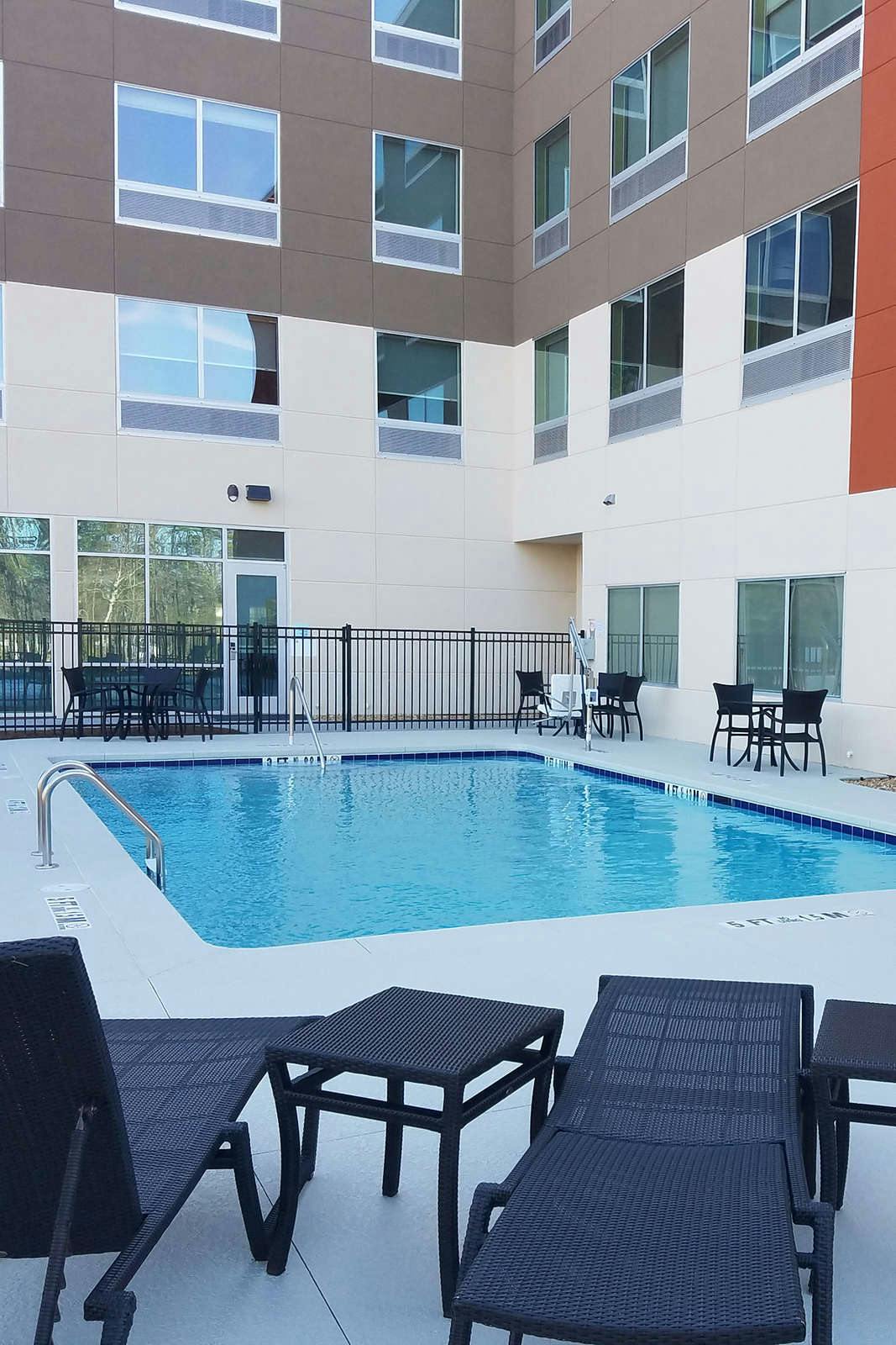 Hotel Holiday Inn Express & Suites Carrollton West photo 1