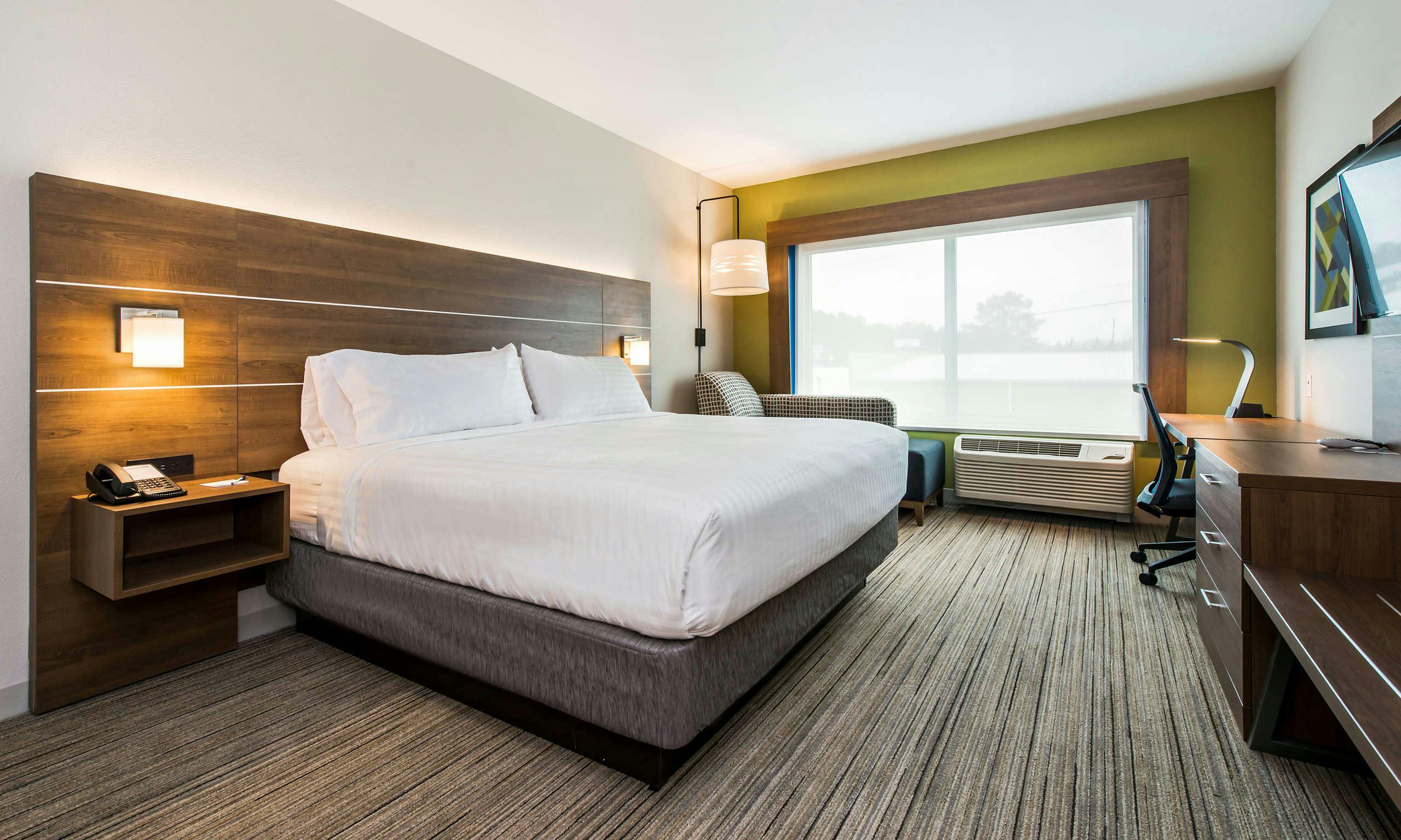 Holiday Inn Express & Suites Carrollton West