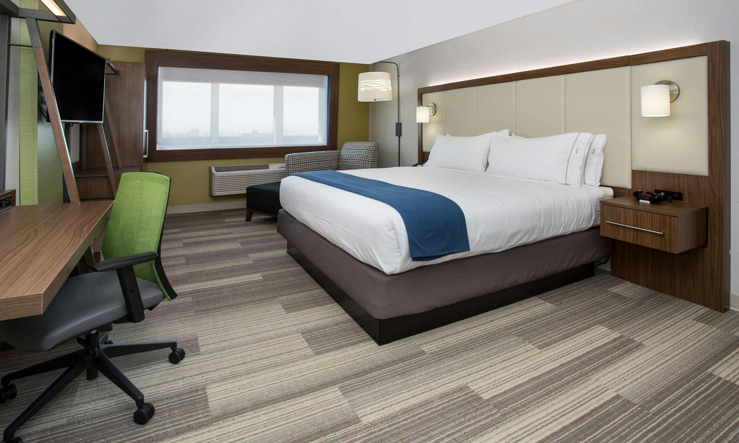 Holiday Inn Express & Suites Plano East