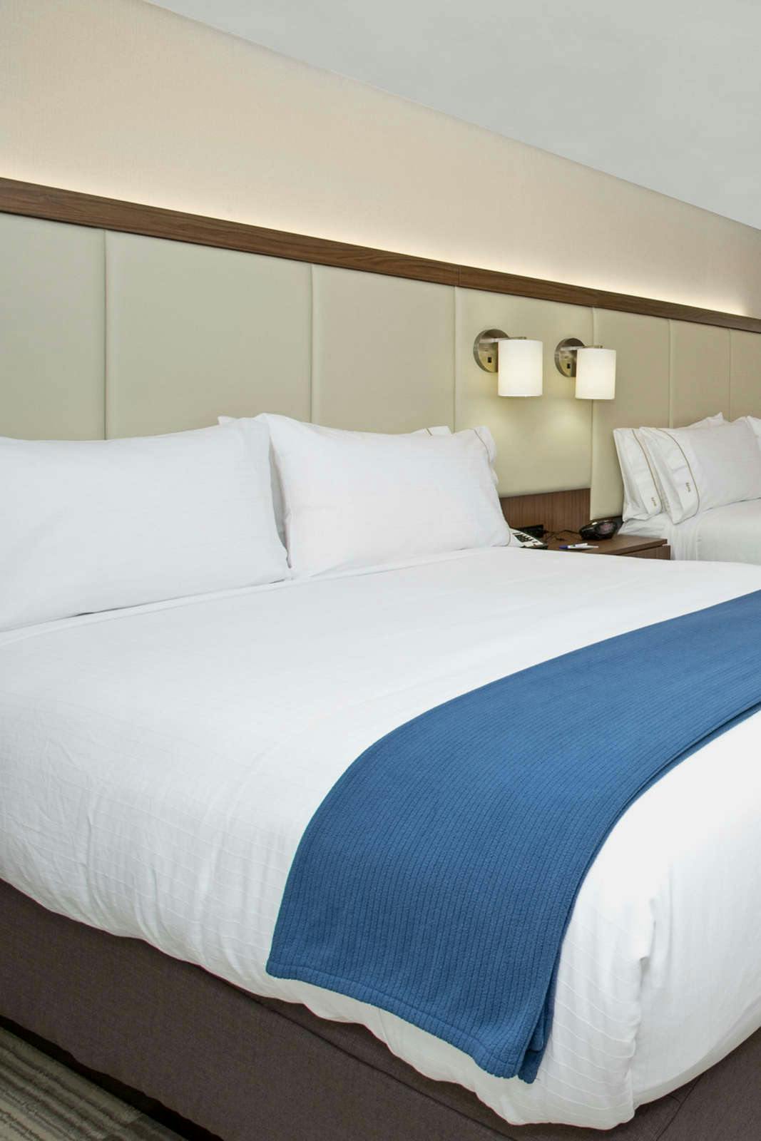 Hotel Holiday Inn Express & Suites Plano East photo 3