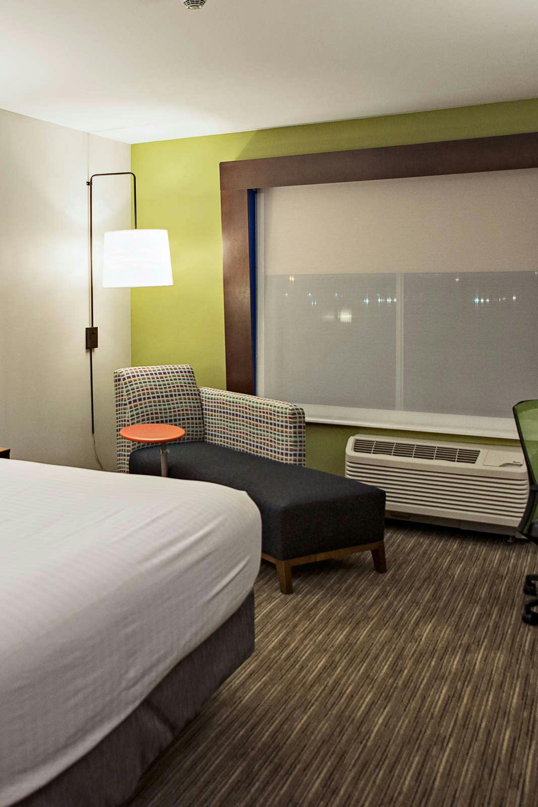 Hotel Holiday Inn Express & Suites Rantoul photo 2