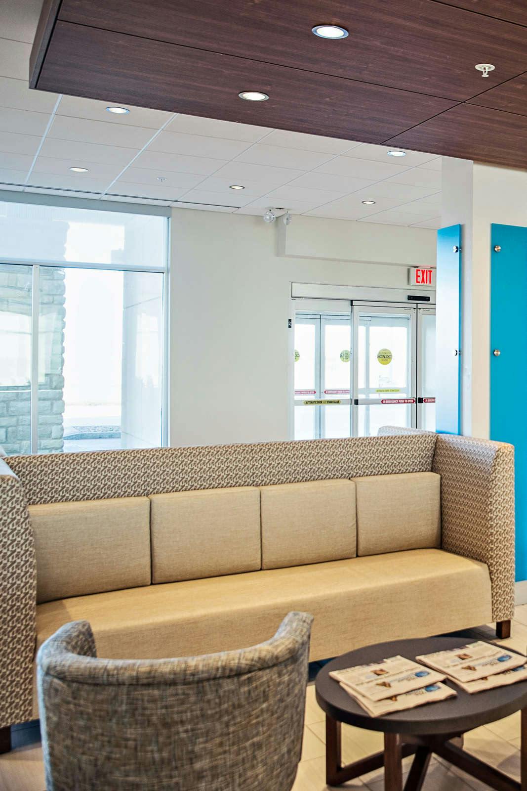 Hotel Holiday Inn Express & Suites Rantoul photo 3