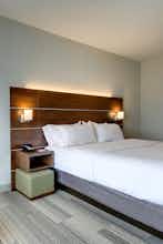 Hotel Holiday Inn Express & Suites Aurora - Naperville photo 2
