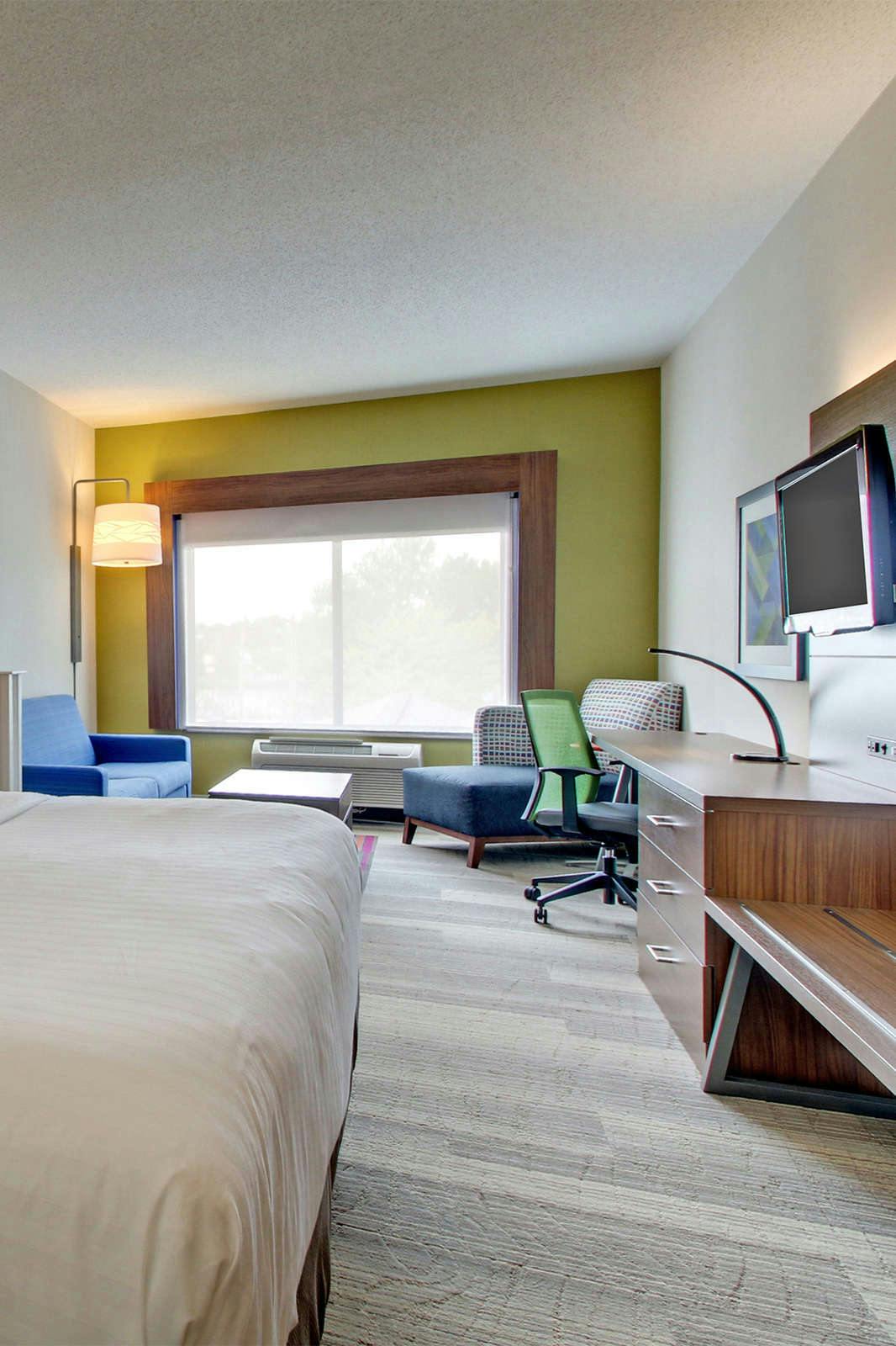 Hotel Holiday Inn Express & Suites Aurora - Naperville photo 5
