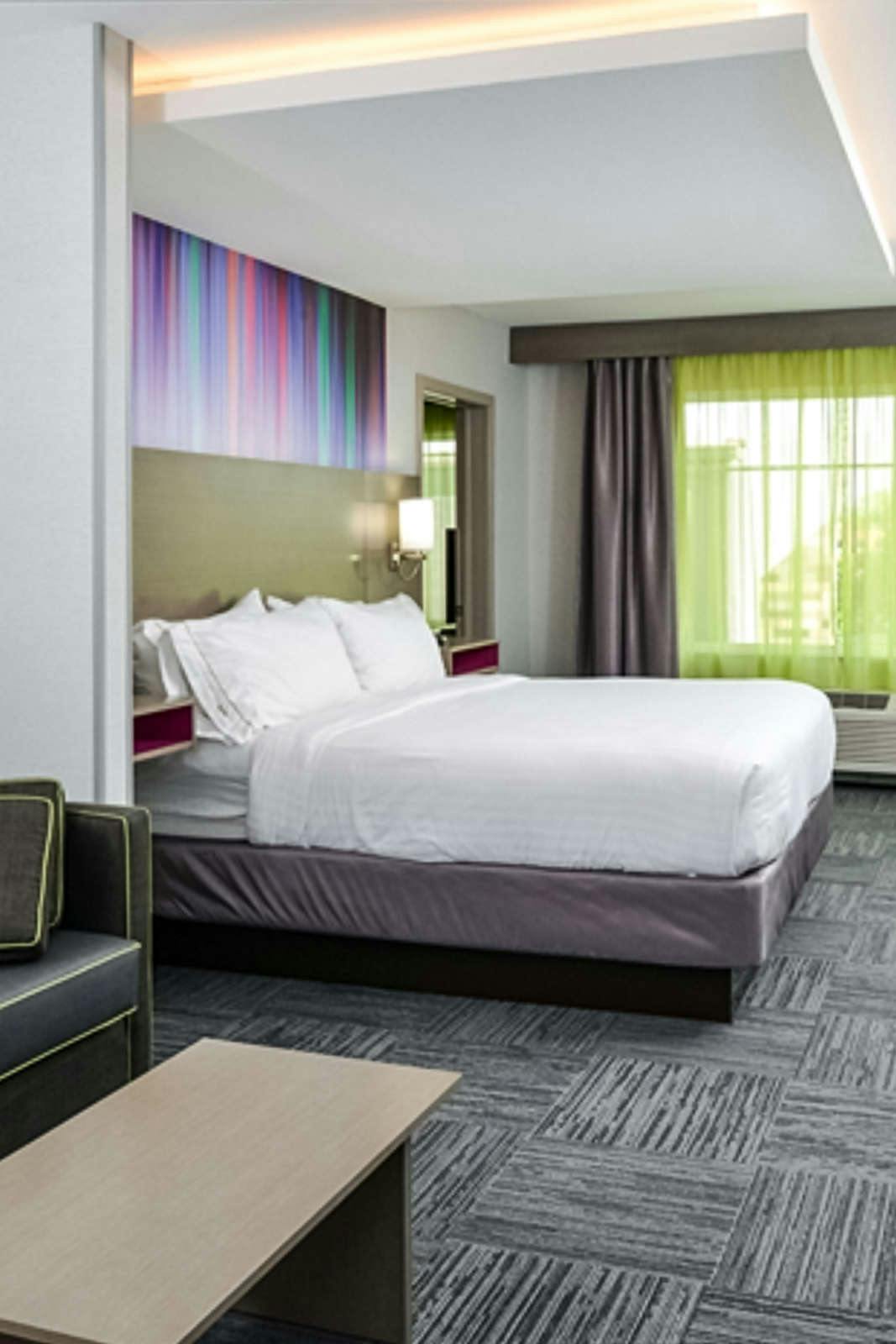 Hotel Holiday Inn Express & Suites Shippensburg photo 1