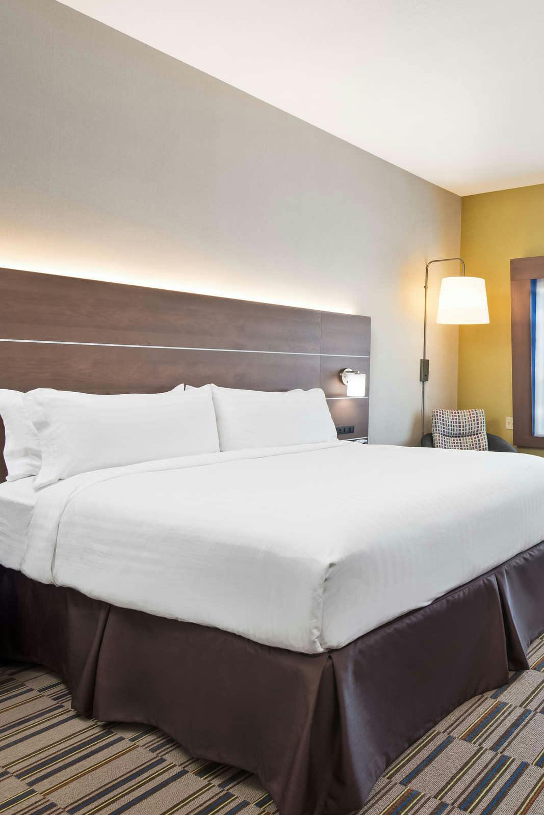 Hotel Holiday Inn Express & Suites Uniontown photo 2