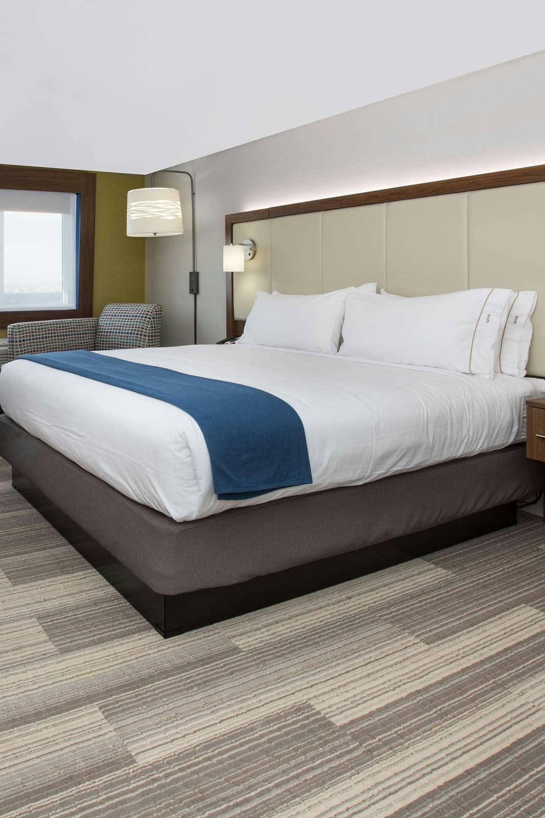 Hotel Holiday Inn Express & Suites Uniontown photo 1