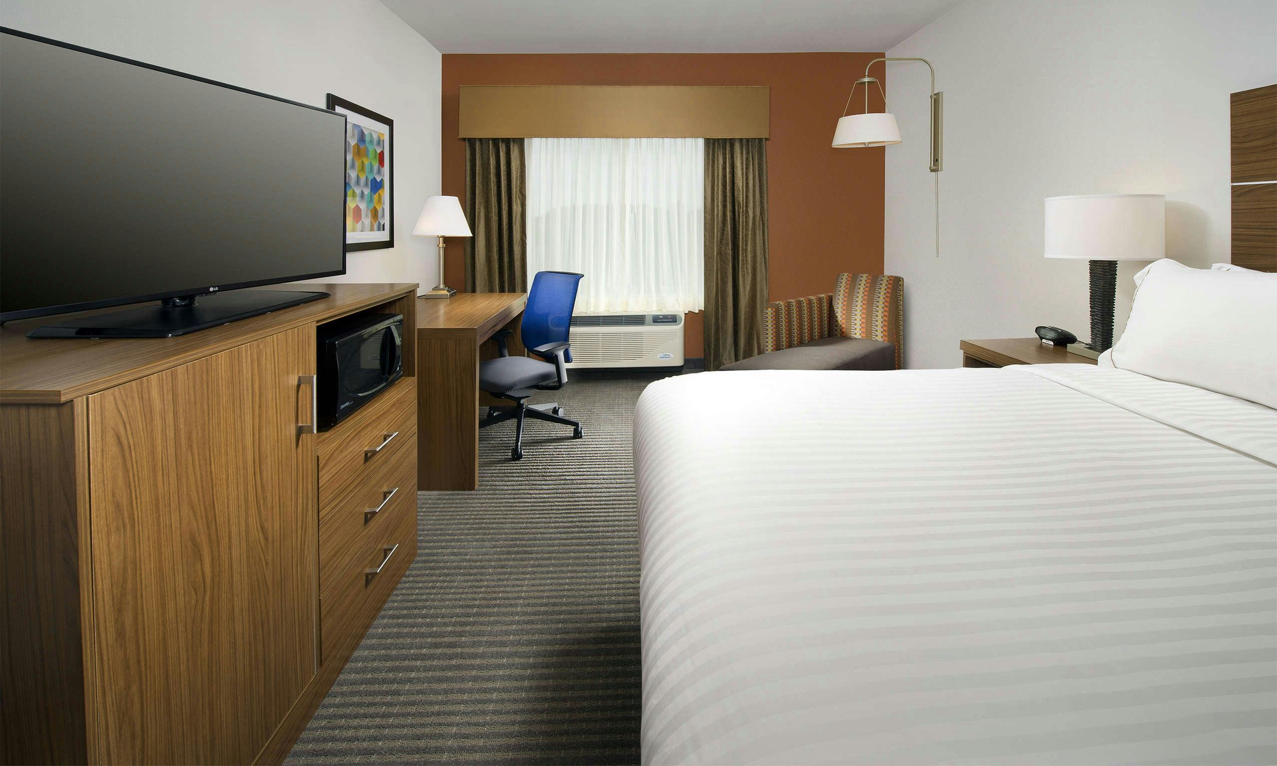 Holiday Inn Express & Suites Bay City