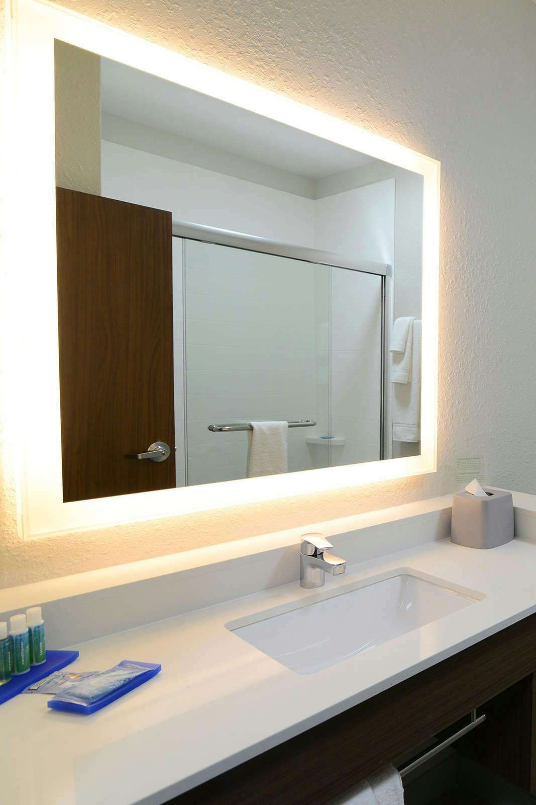 Hotel Holiday Inn Express & Suites Chicago North Shore - Niles photo 5