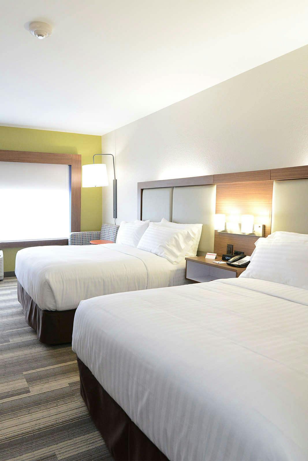 Hotel Holiday Inn Express & Suites Chicago North Shore - Niles photo 3