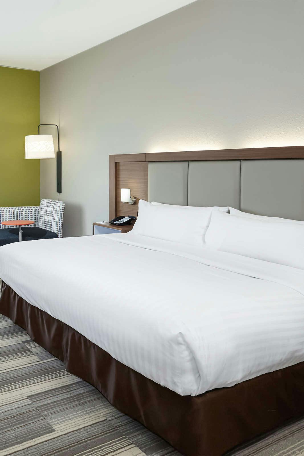 Hotel Holiday Inn Express & Suites Chicago North Shore - Niles photo 1