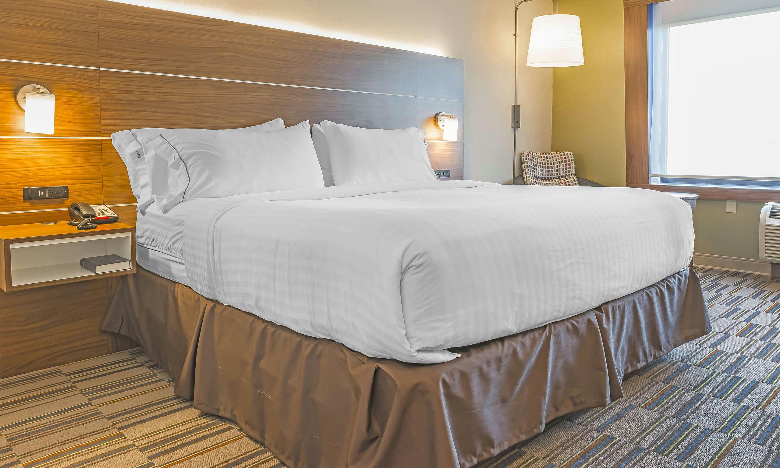 Holiday Inn Express & Suites Clarion