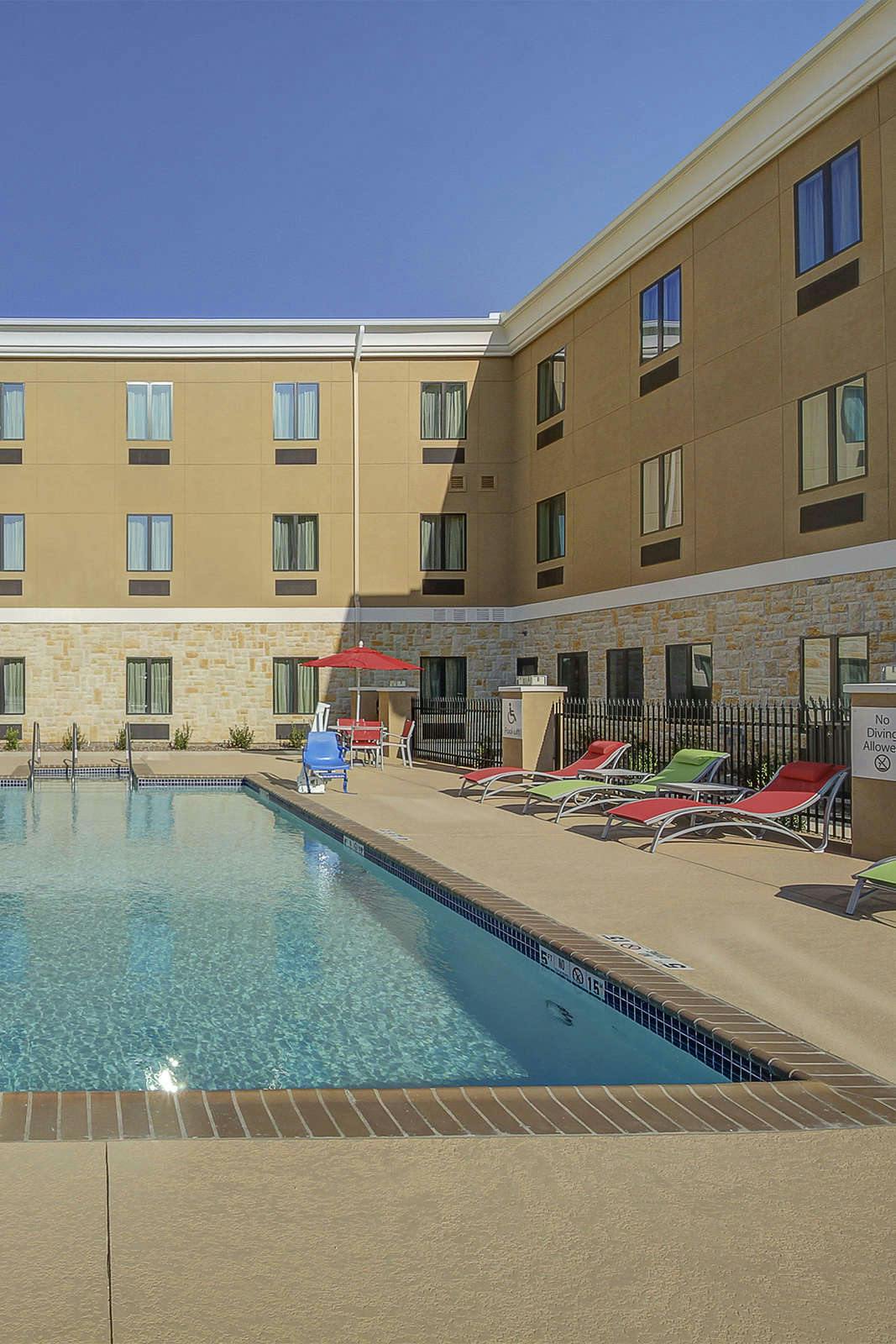 Hotel Holiday Inn Express & Suites Carrizo Springs photo 1