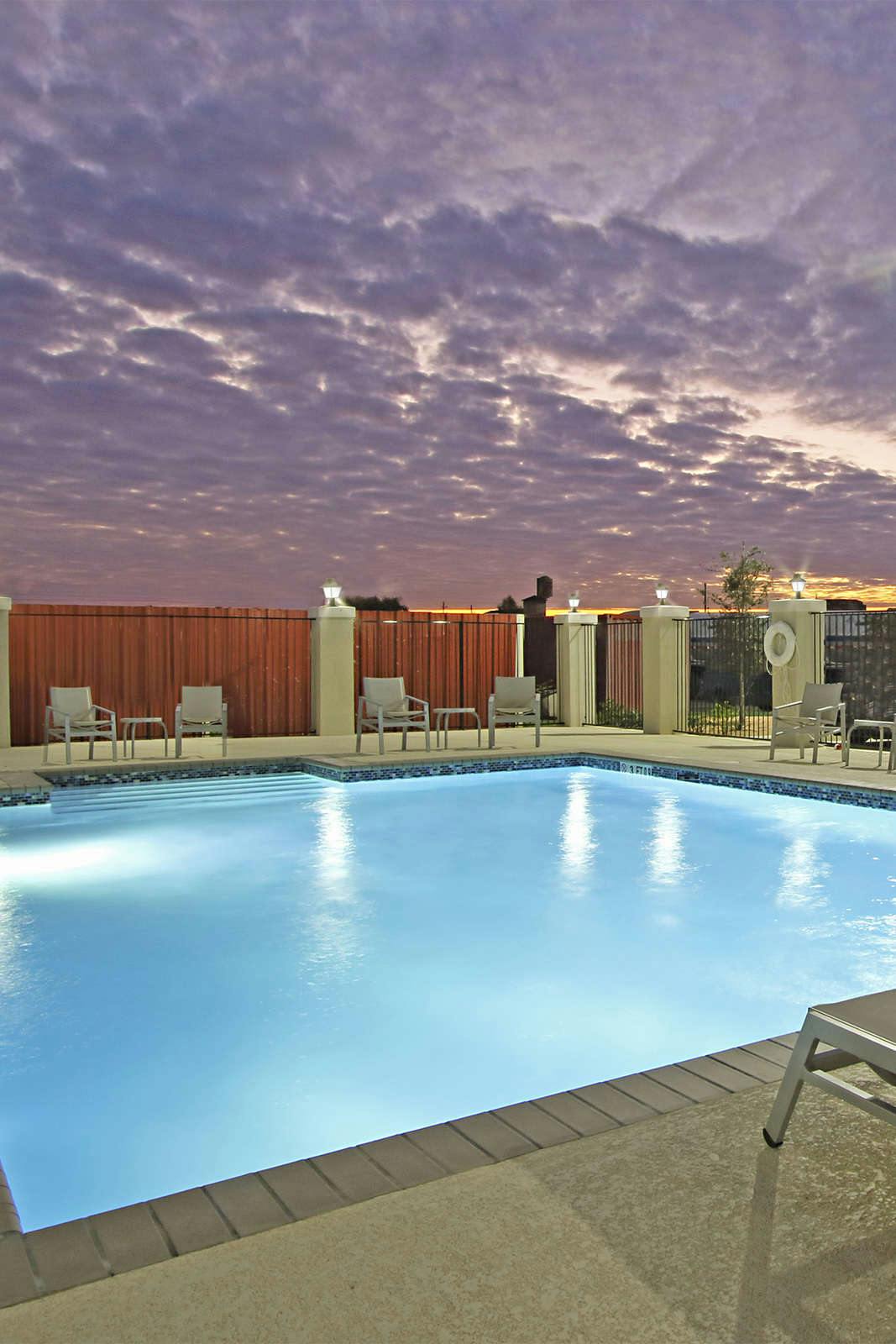 Hotel Holiday Inn Express & Suites Brookshire - Katy Freeway photo 1