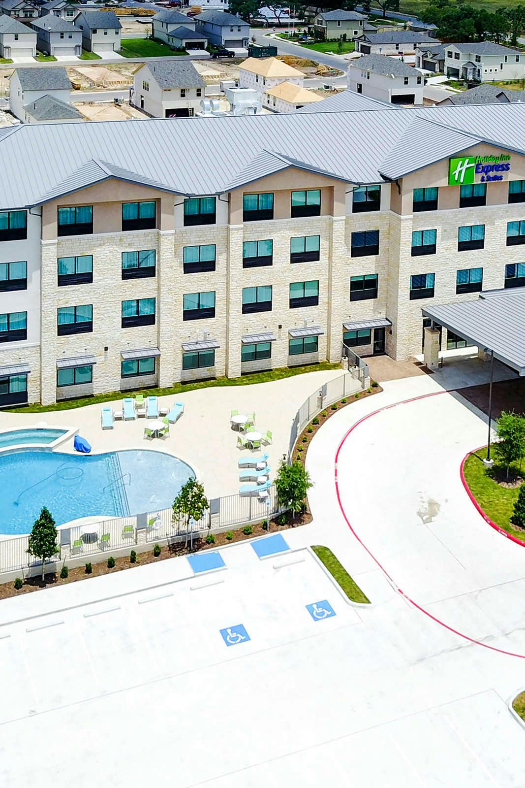 Hotel Holiday Inn Express & Suites Dripping Springs - Austin Area photo 1