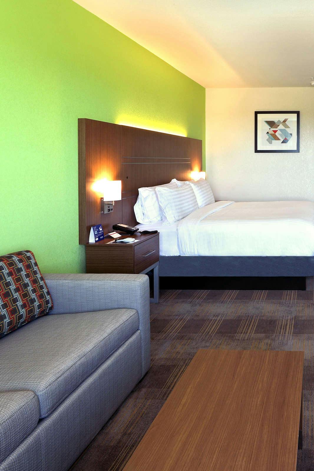 Hotel Holiday Inn Express & Suites Dripping Springs - Austin Area photo 3