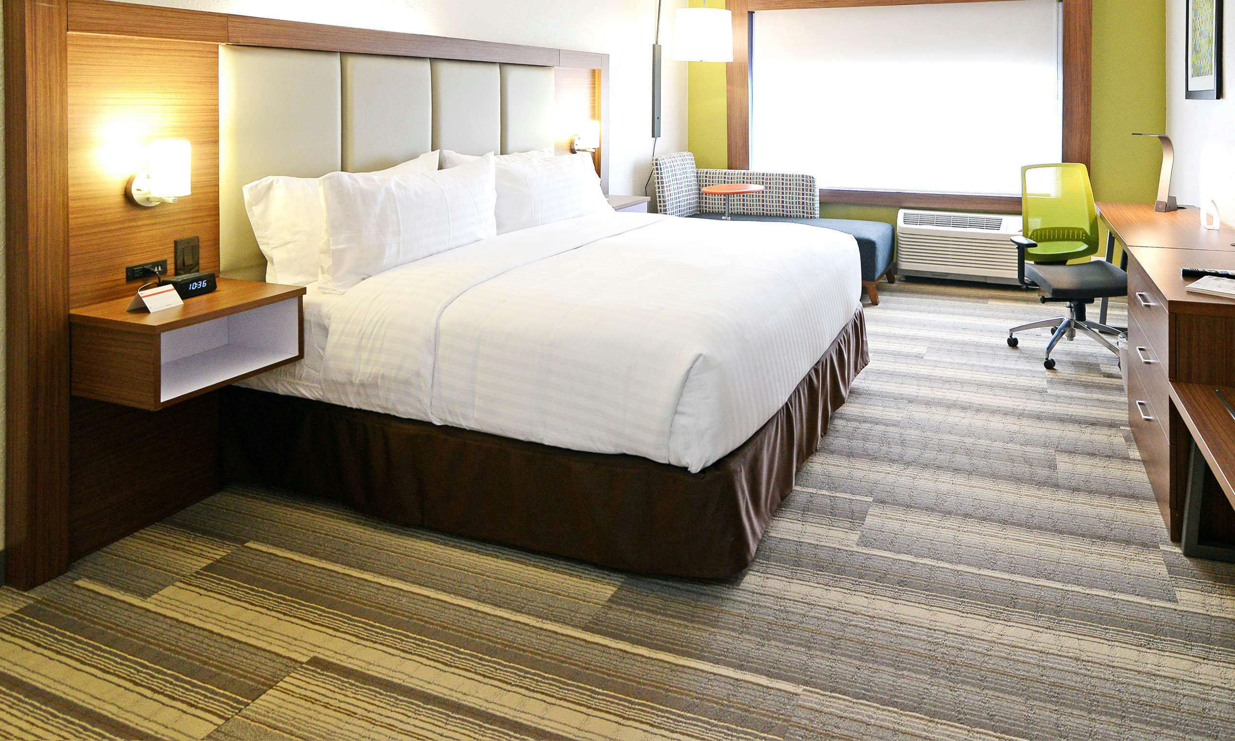 Holiday Inn Express & Suites Chicago North Shore - Niles