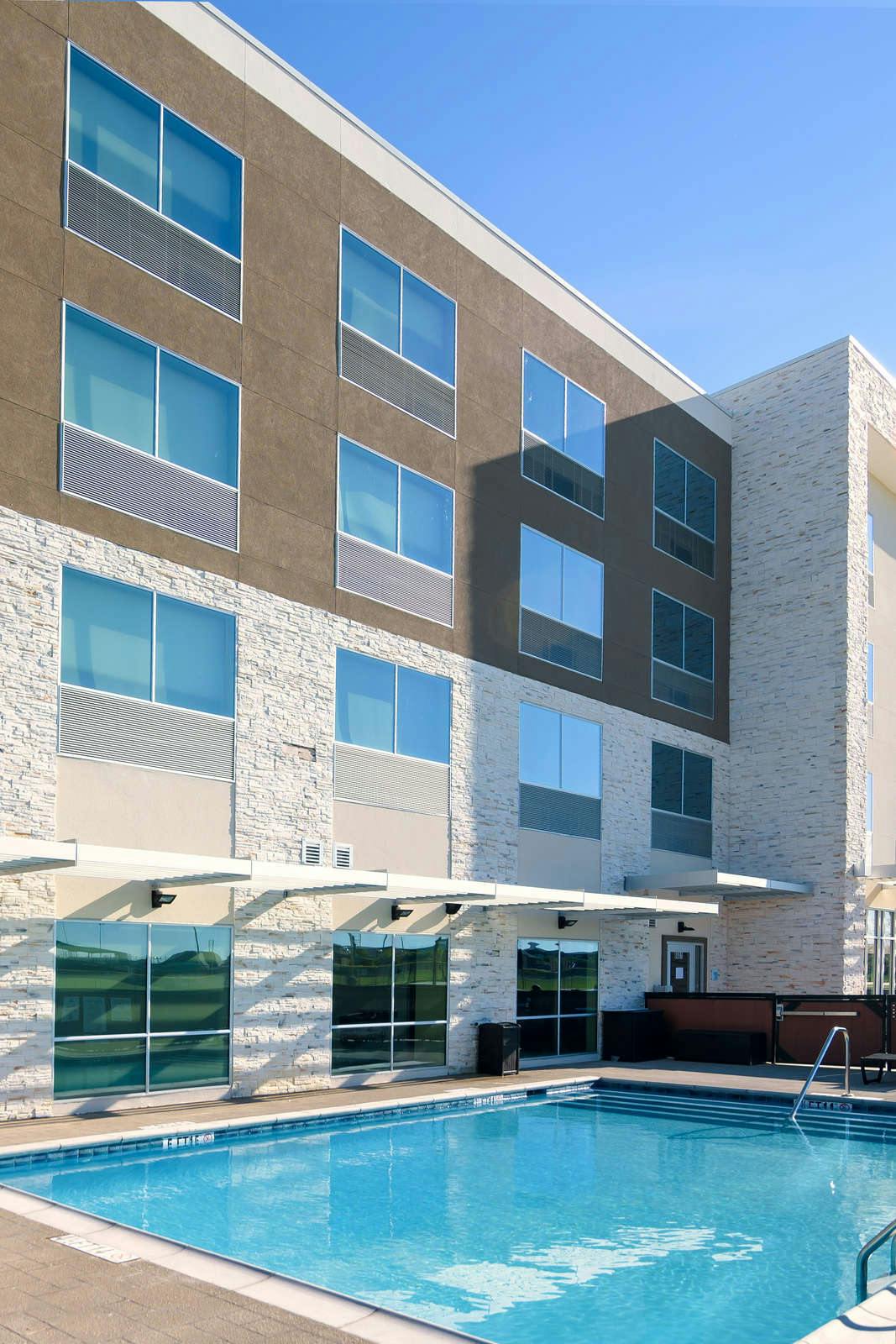 Hotel Holiday Inn Express & Suites McKinney - Frisco East photo 1