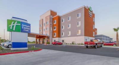 Holiday Inn Express & Suites Raymondville