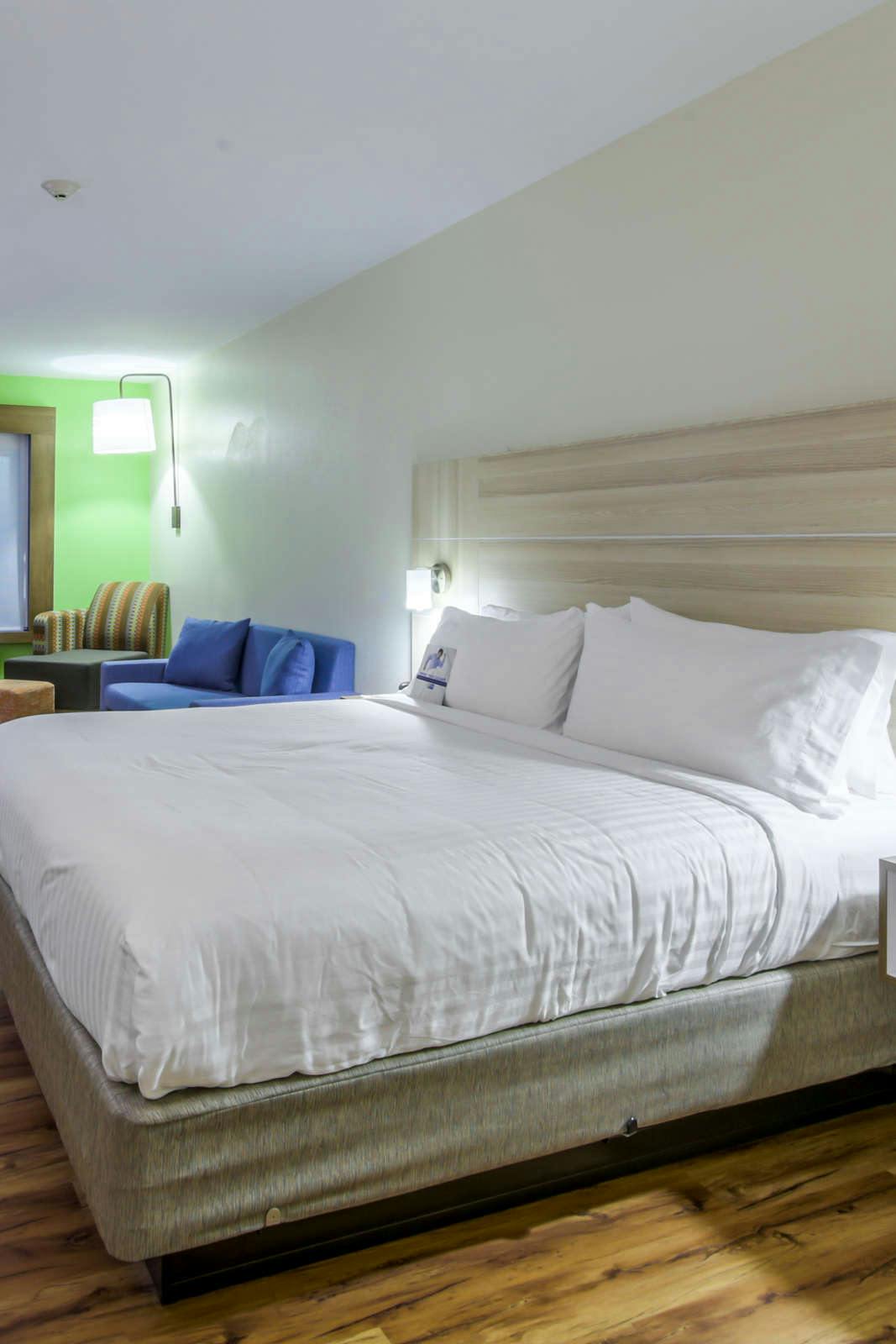 Hotel Holiday Inn Express & Suites Raymondville photo 1