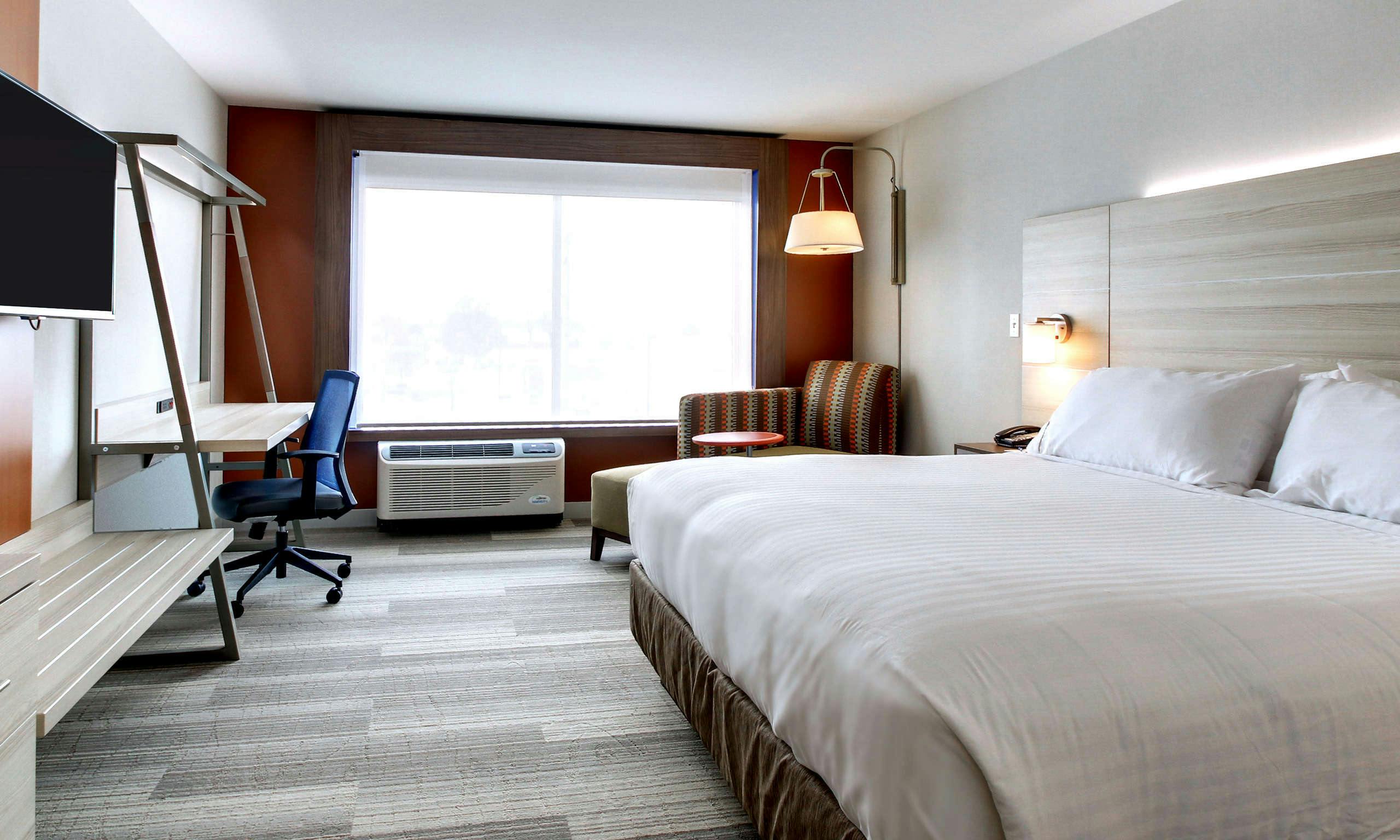 Holiday Inn Express & Suites Galesburg