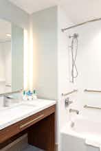 Hotel Holiday Inn Express & Suites Houston S - Medical Center Area photo 3