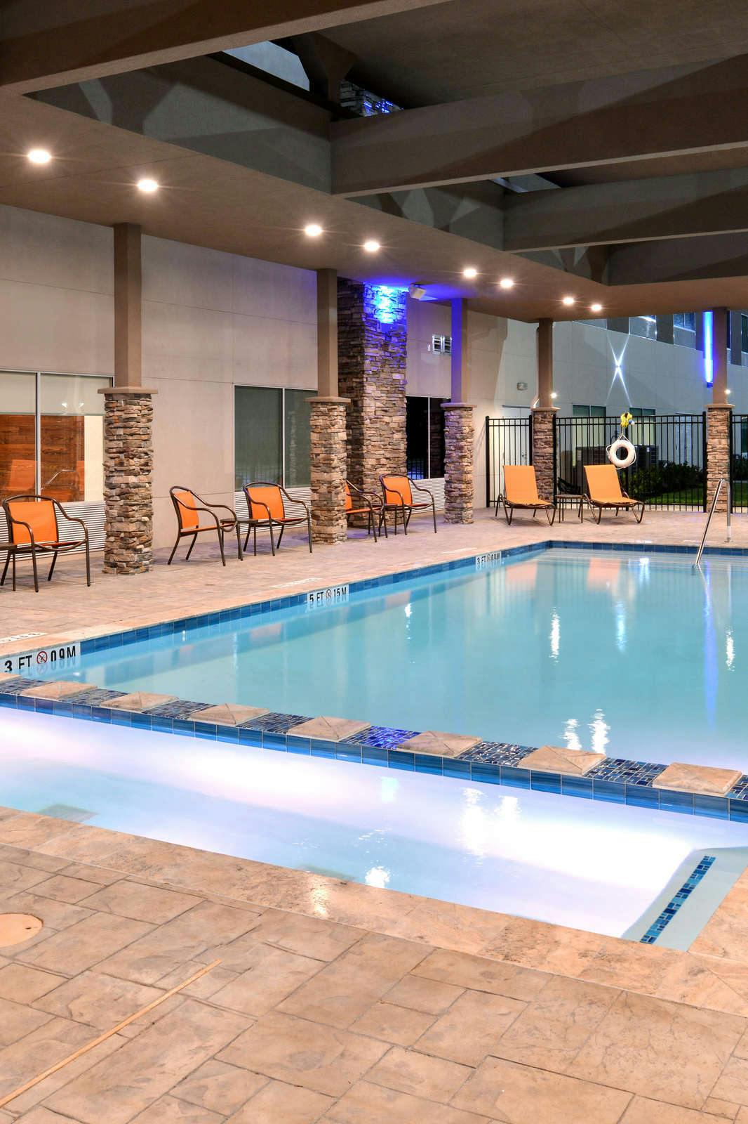 Hotel Holiday Inn Express & Suites Houston E - Pasadena photo 1