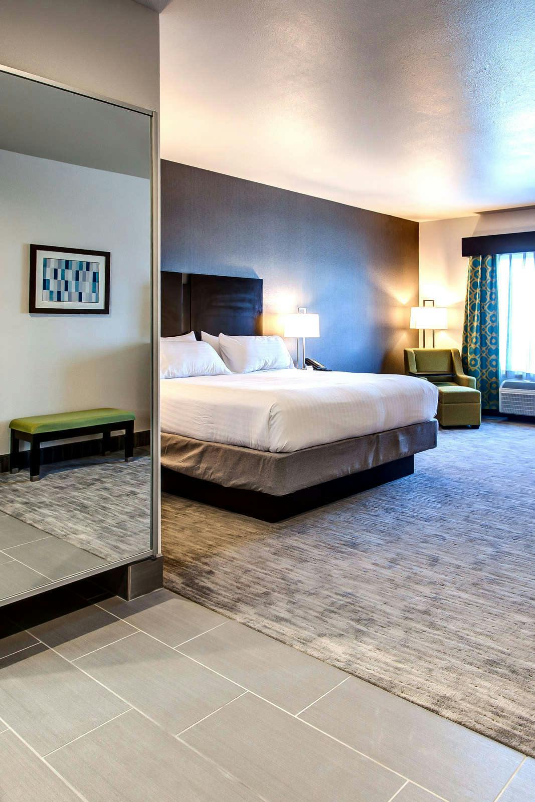 Hotel Holiday Inn Express & Suites Gatesville - N. Ft Hood photo 2