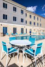 Hotel Holiday Inn Express & Suites Gatesville - N. Ft Hood photo 1
