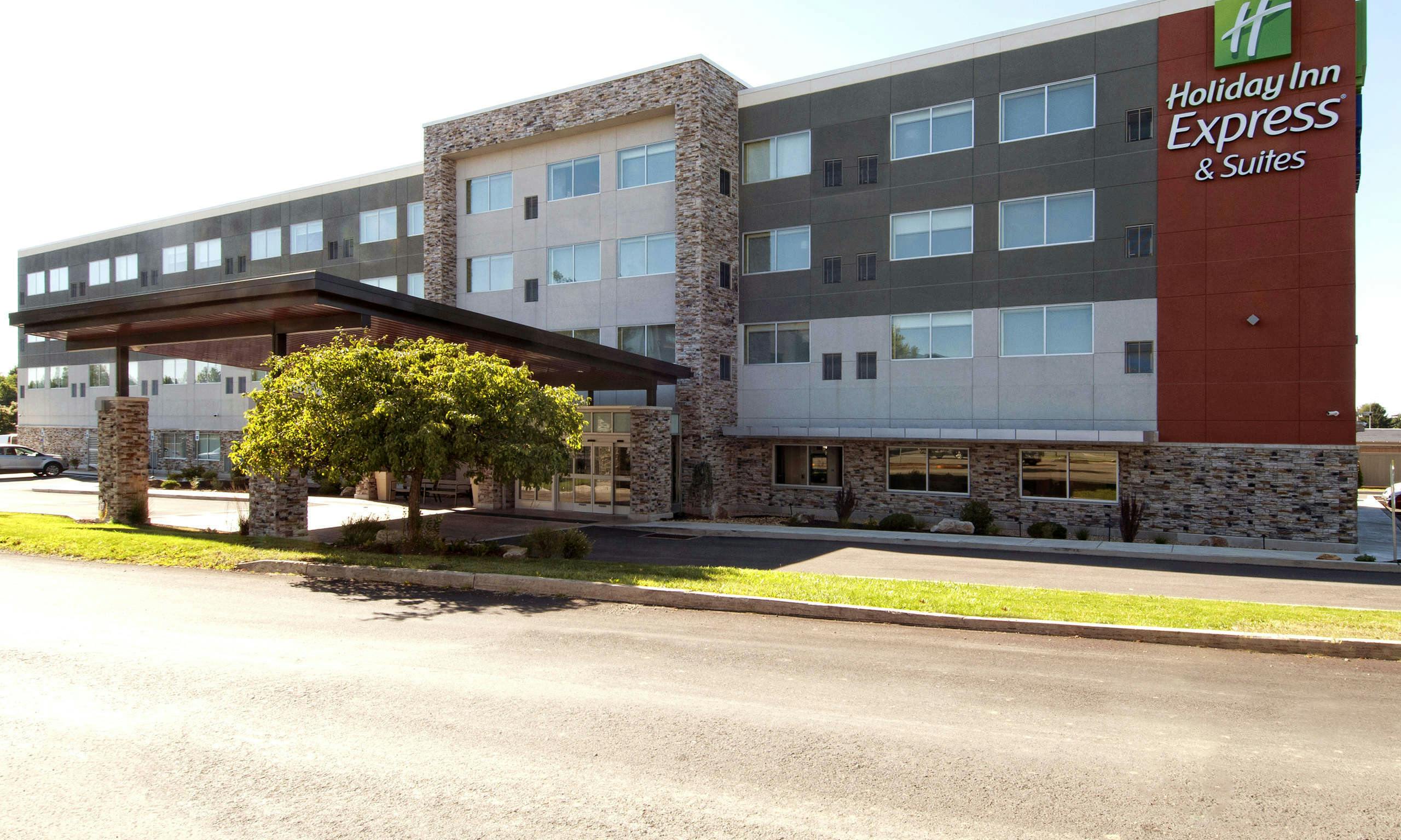 Holiday Inn Express & Suites Johnstown