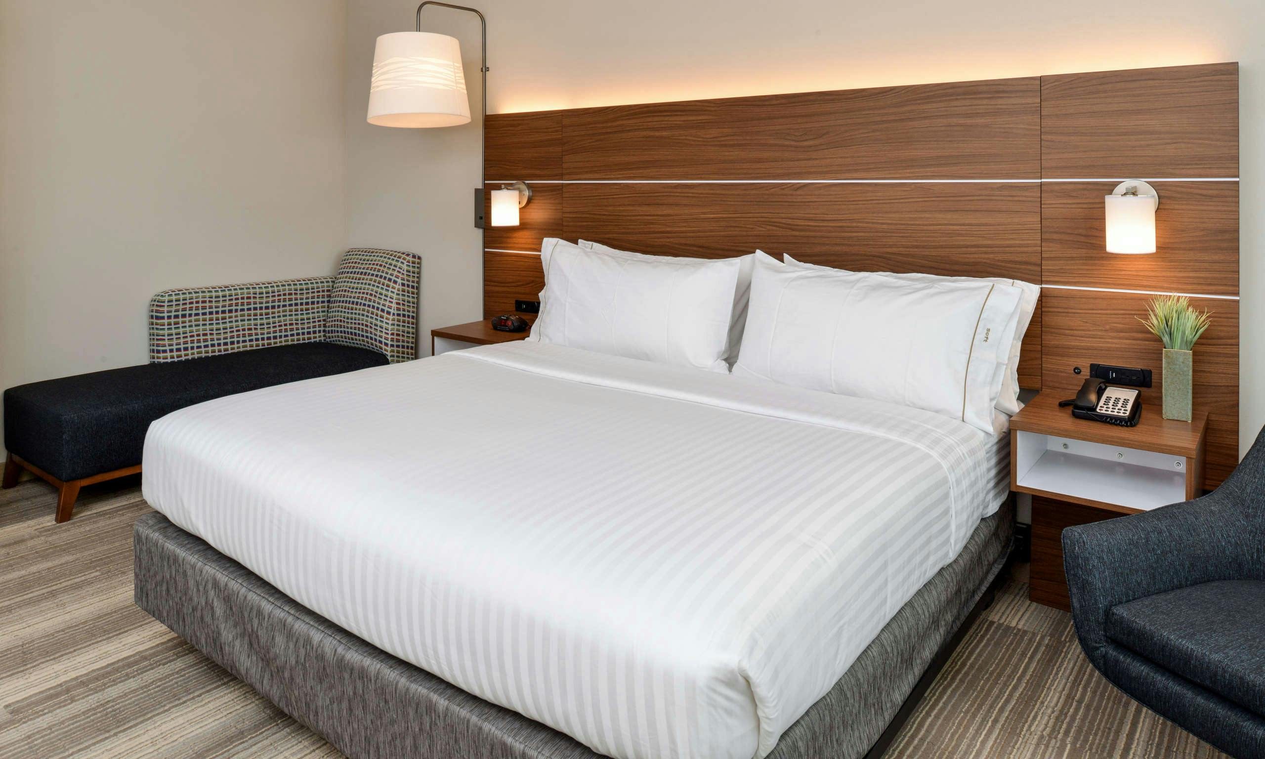 Holiday Inn Express & Suites Salem