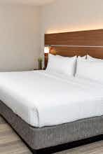 Hotel Holiday Inn Express & Suites Salem photo 2