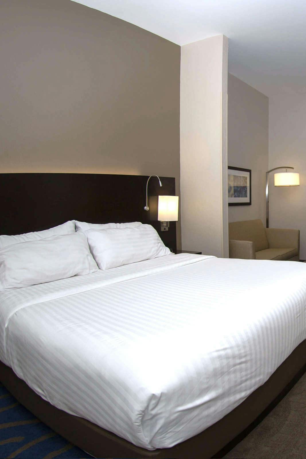 Hotel Holiday Inn Express & Suites Lancaster East - Strasburg photo 2