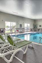 Hotel Holiday Inn Express & Suites Salem photo 1