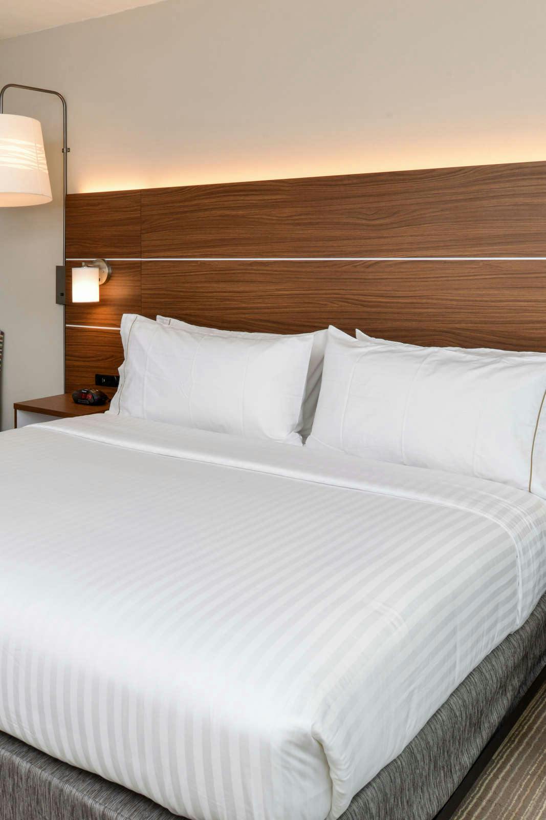 Hotel Holiday Inn Express & Suites Salem photo 4