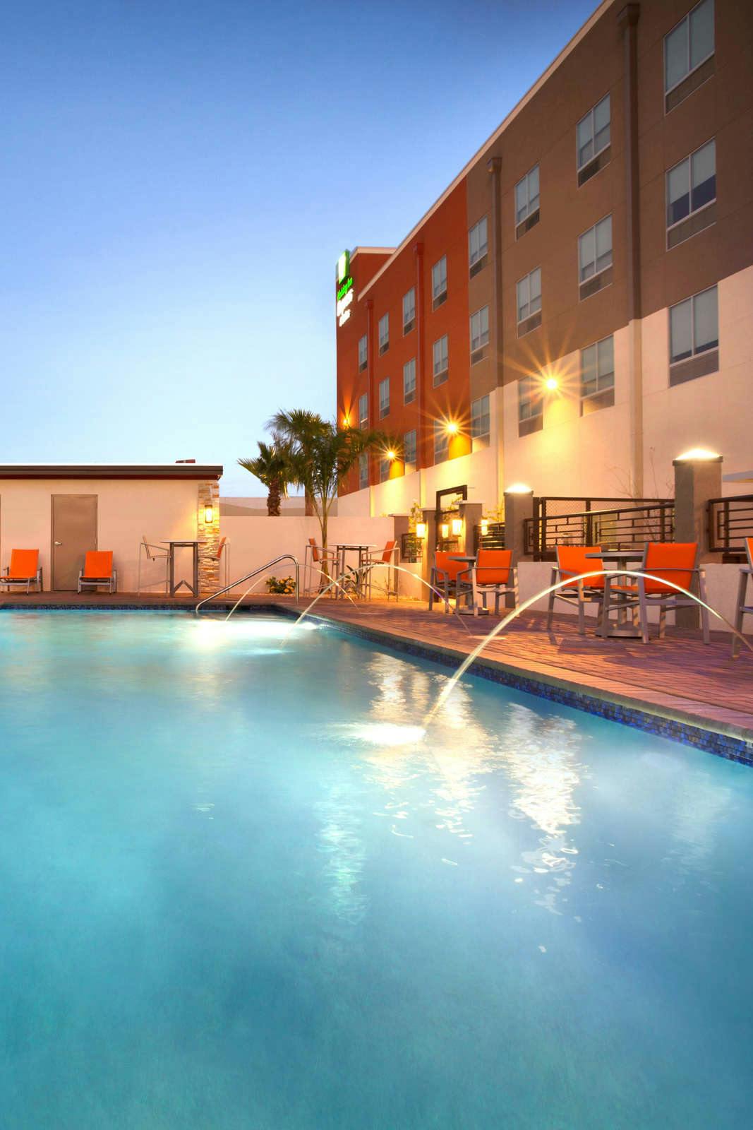 Hotel Holiday Inn Express & Suites McAllen - Medical Center Area photo 1