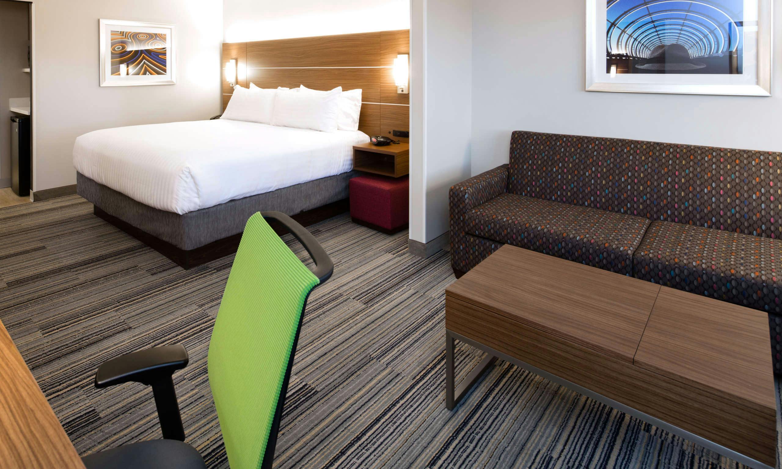 Holiday Inn Express & Suites East Peoria - Riverfront