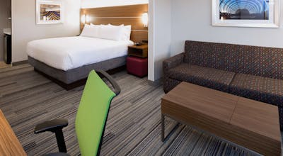 Holiday Inn Express & Suites East Peoria - Riverfront