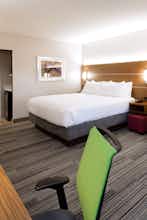 Hotel Holiday Inn Express & Suites East Peoria - Riverfront photo 2