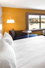 Hotel Holiday Inn Express & Suites East Peoria - Riverfront photo 3