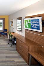 Hotel Holiday Inn Express & Suites East Peoria - Riverfront photo 5