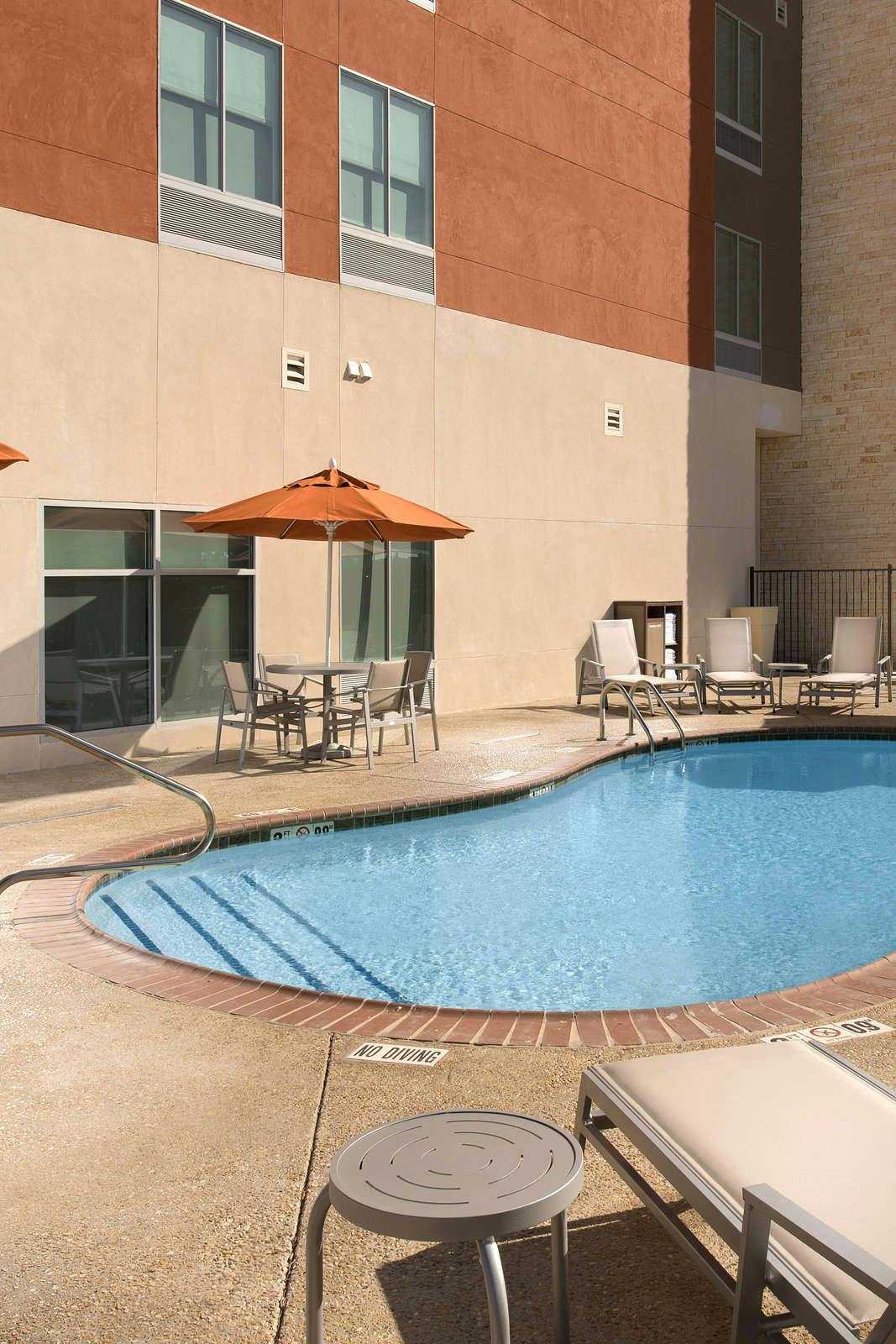 Hotel Holiday Inn Express & Suites San Antonio North - Windcrest photo 1