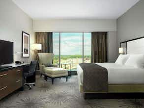 Hotel Doubletree By Hilton Cedar Rapids Convention Complex photo 2