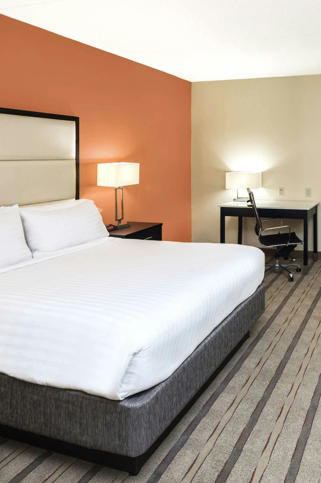 Hotel Holiday Inn Express & Suites Duluth Mall Area photo 2