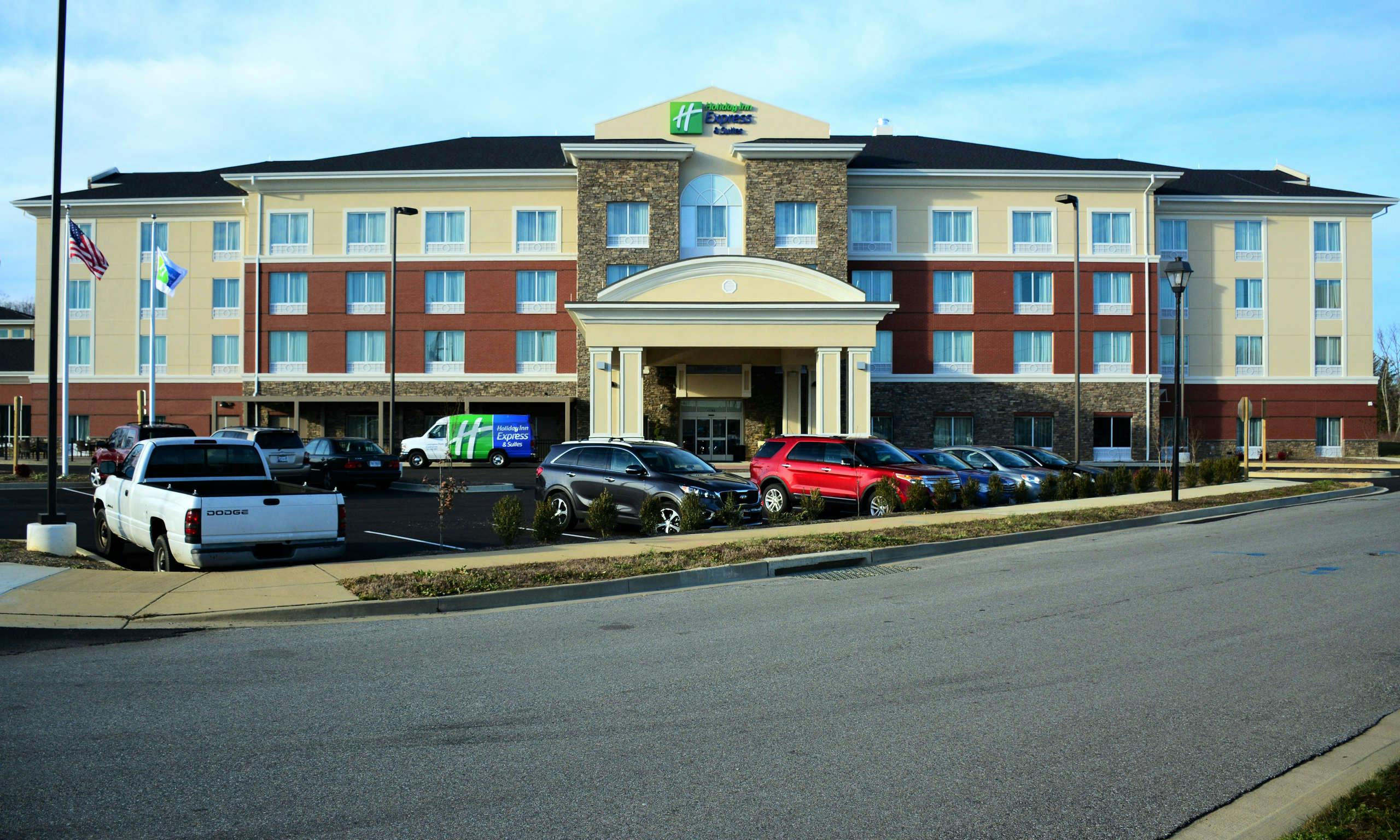 Holiday Inn Express & Suites Lexington Park - California