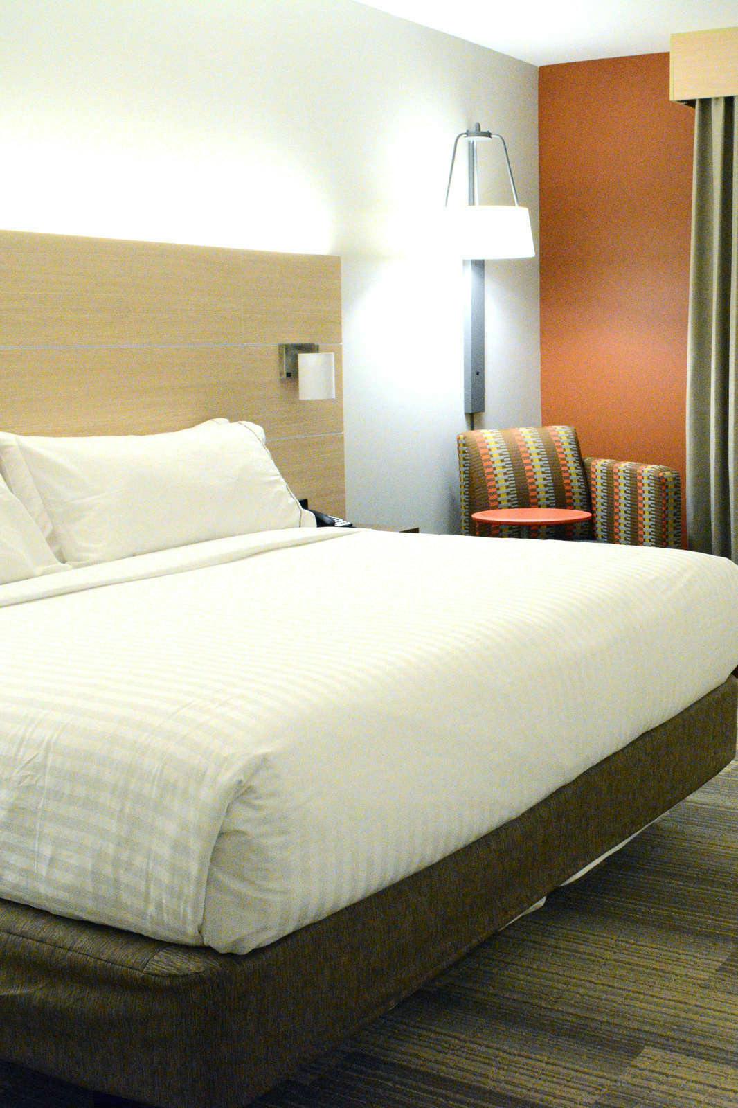 Hotel Holiday Inn Express & Suites Lexington Park - California photo 3