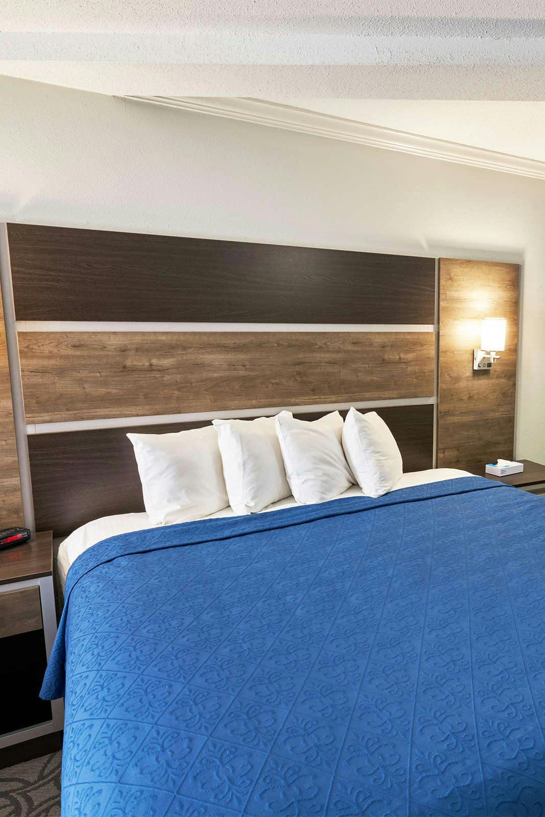 Hotel Ambassador Inn & Suites South Yarmouth photo 4