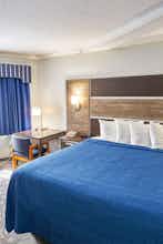 Hotel Ambassador Inn & Suites South Yarmouth photo 5