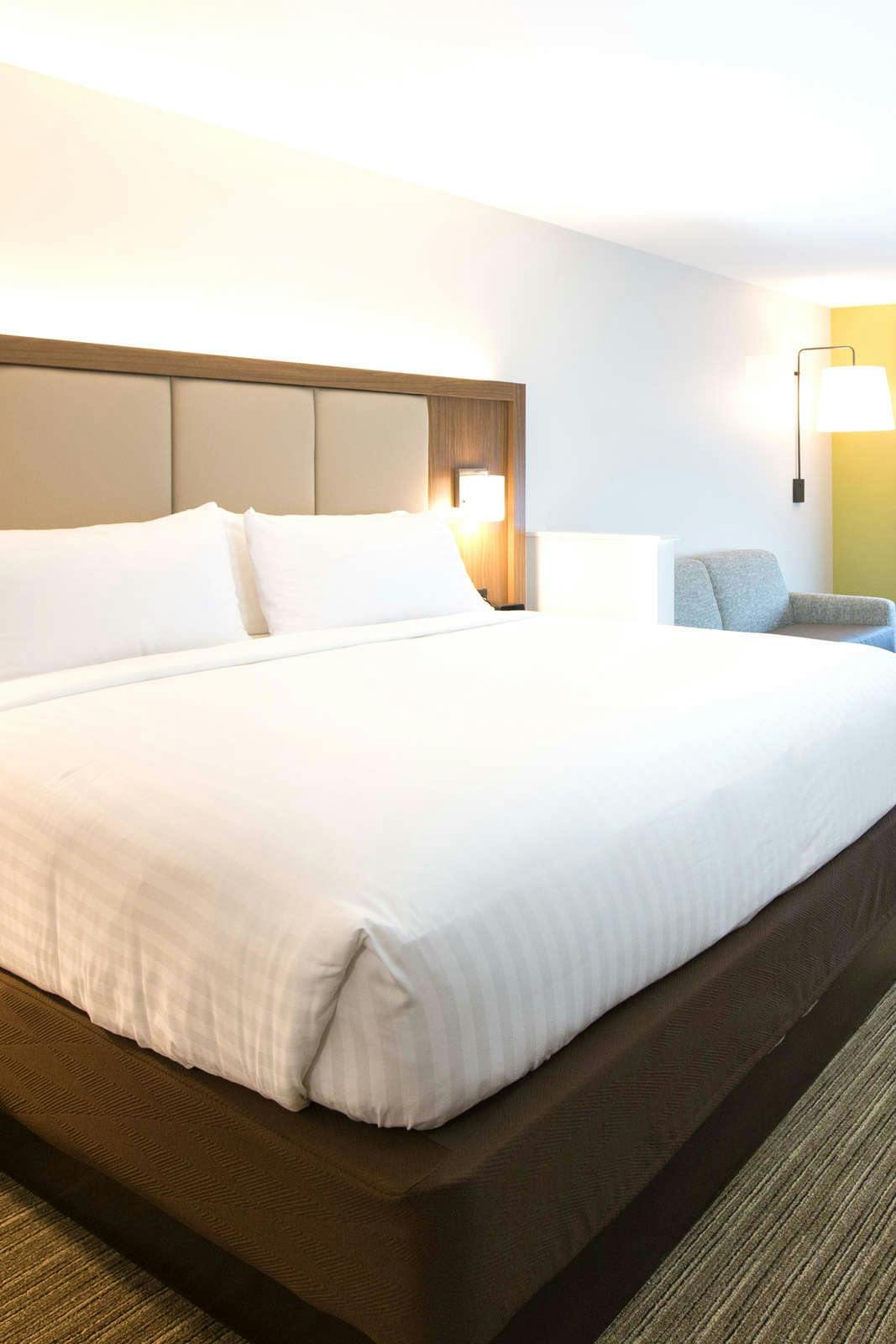 Hotel Holiday Inn Express & Suites Greenwood Mall photo 2