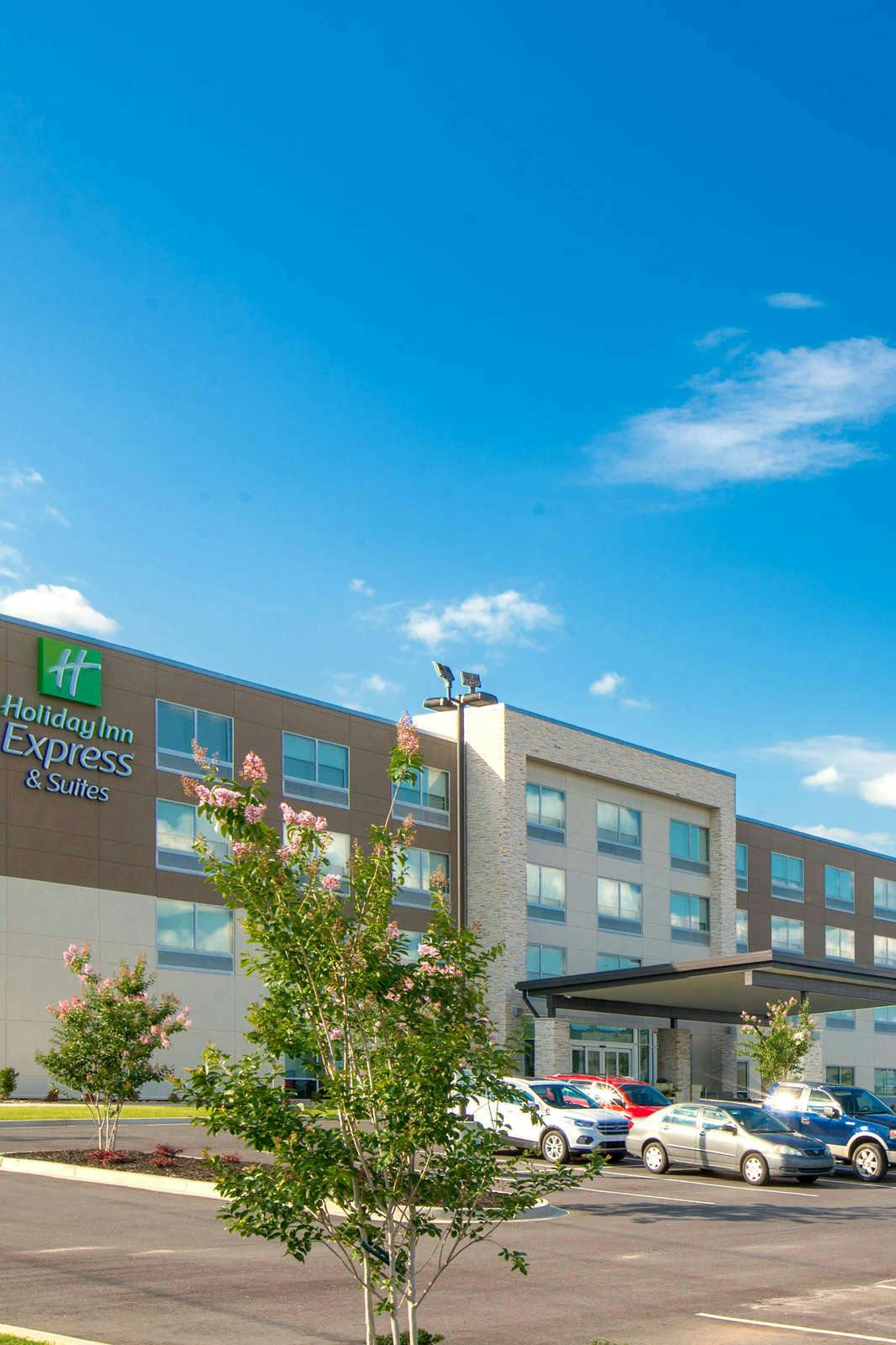 Hotel Holiday Inn Express & Suites Greenwood Mall photo 1